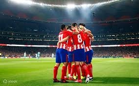 下课第1天 阿莫林笑容满面 遣散费975万 与妻子出门开心逛街